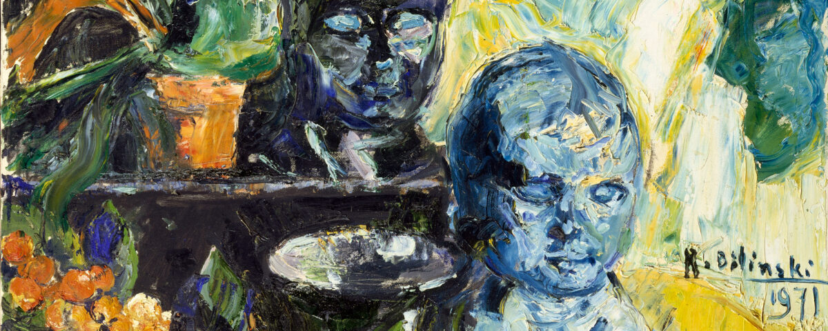 Natura morta con vaso e teste in ceramica